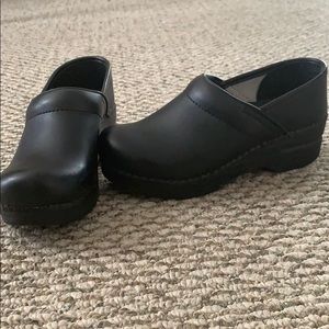 Black Danskos